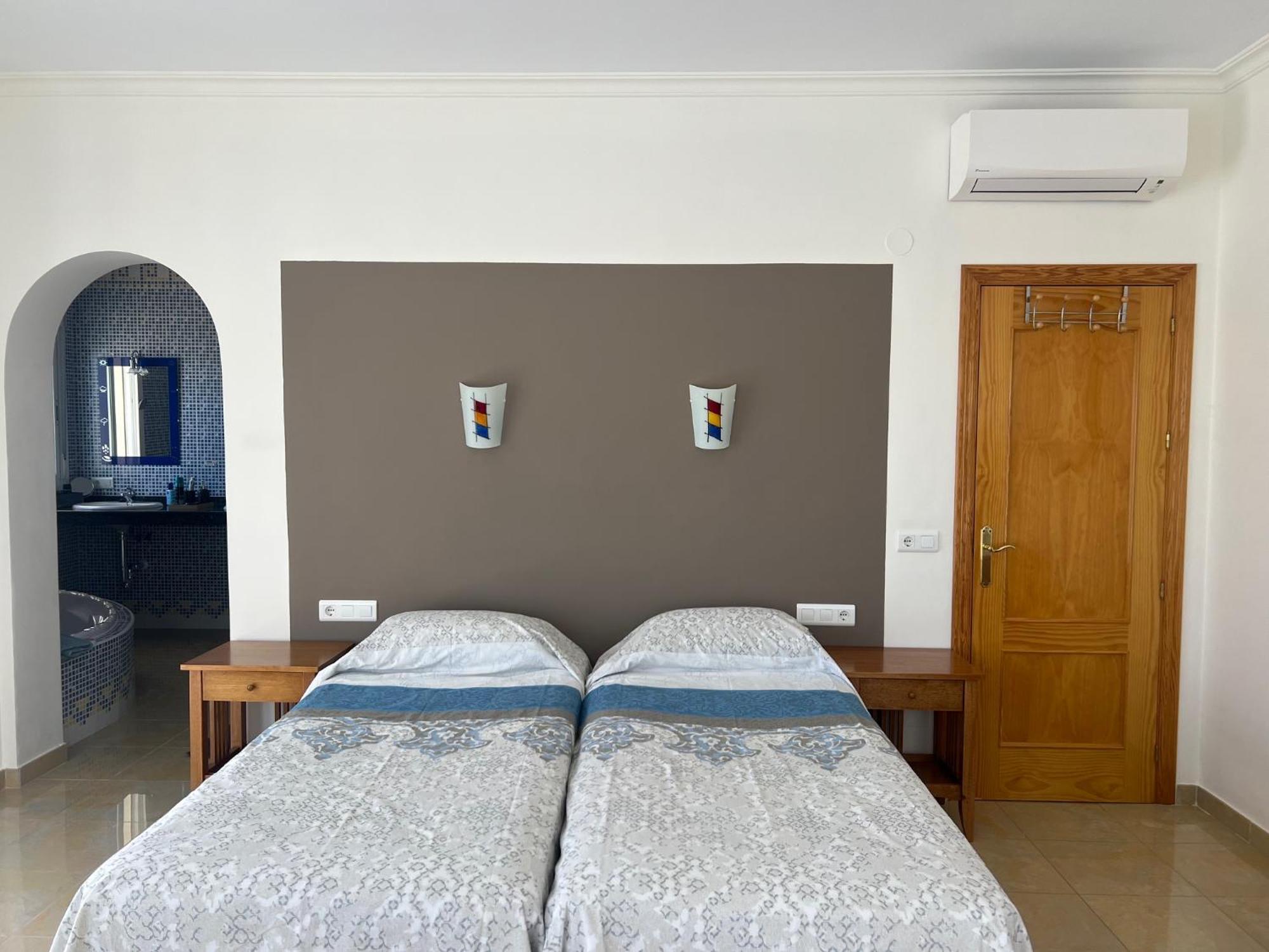 Villa Camakini With Heated Pool And Sea View 아레나스 외부 사진